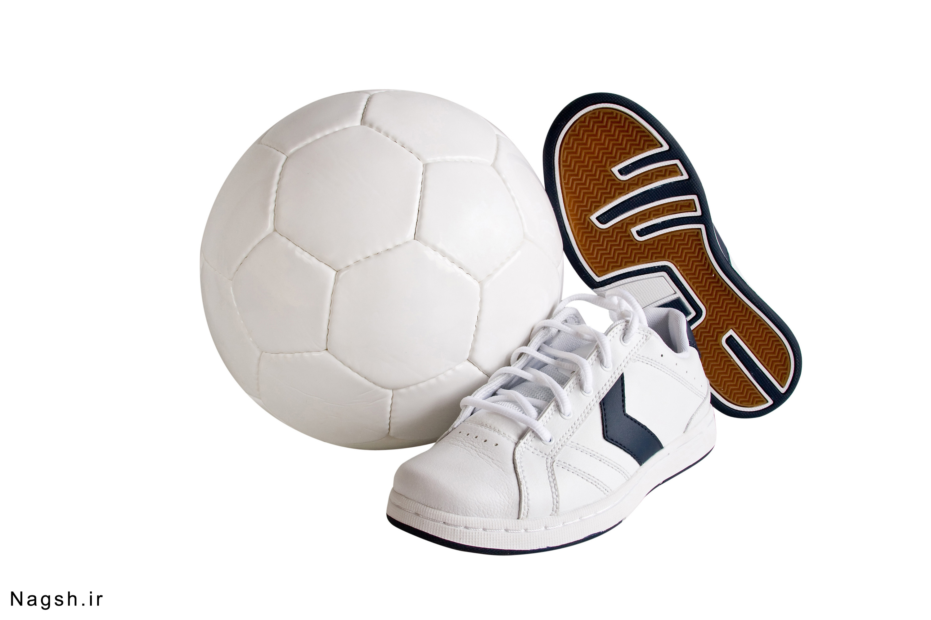 تصویر توپ و کفش ورزشی